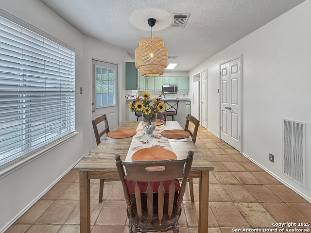 Listing photo id 7 for 8501 Quail Tree