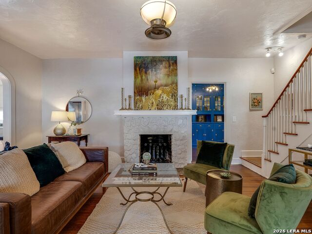 Image 11 of 45 For 206 Laurel Heights Place