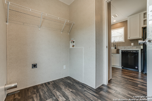 Image 16 of 48 For 71 Spanish Oak