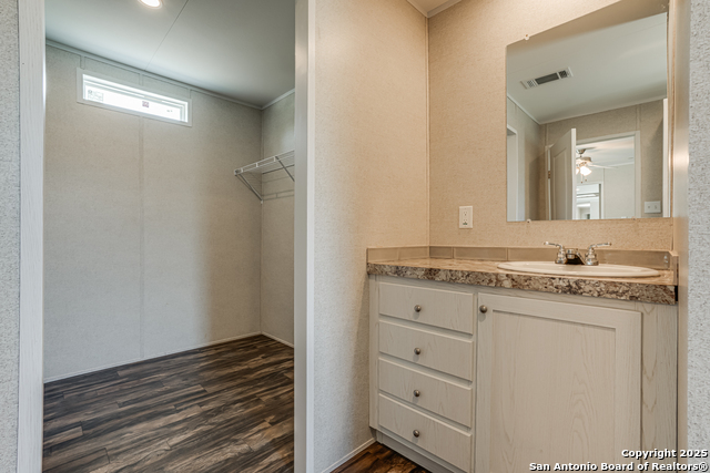 Image 23 of 48 For 71 Spanish Oak