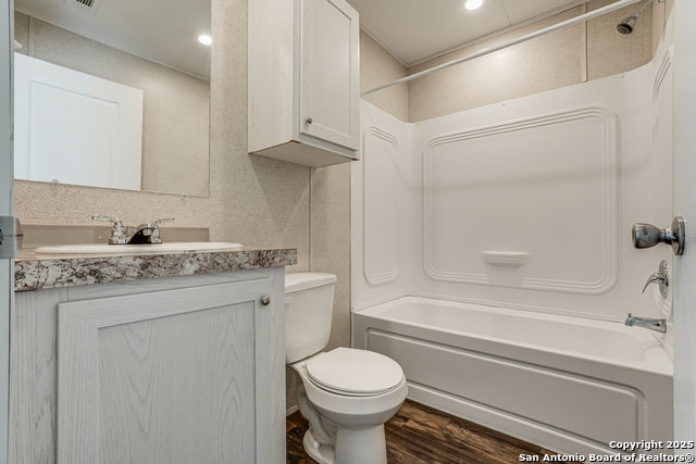 Image 28 of 48 For 71 Spanish Oak