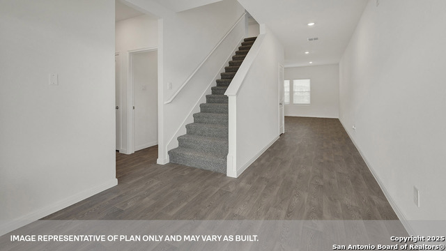 Listing photo id 2 for 216 Las Lomas