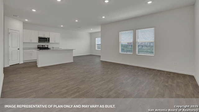 Listing photo id 6 for 216 Las Lomas