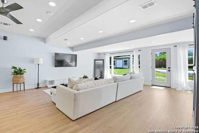 Listing photo id 8 for 530 Burnside Dr.