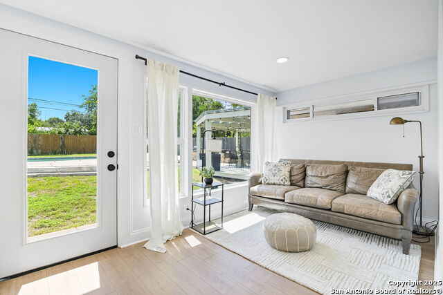 Listing photo id 9 for 530 Burnside Dr.