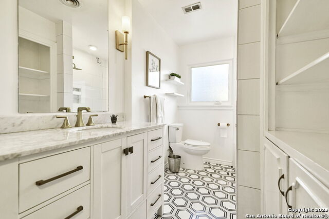 Listing photo id 15 for 530 Burnside Dr.