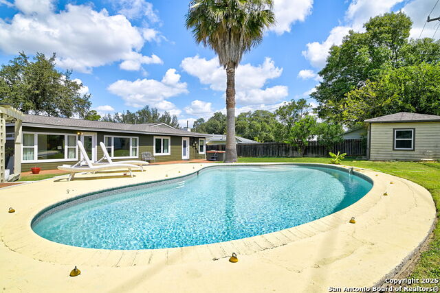 Listing photo id 16 for 530 Burnside Dr.