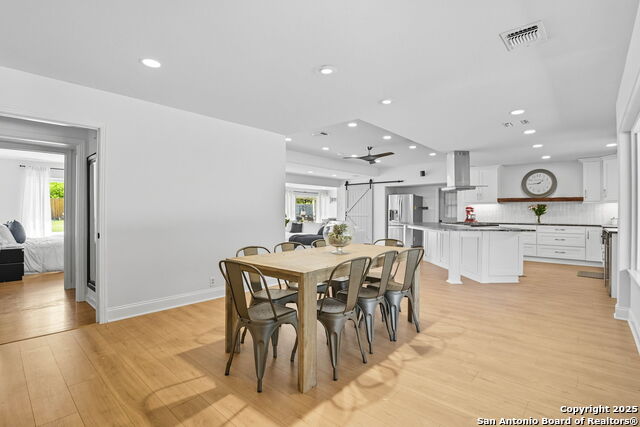 Listing photo id 2 for 530 Burnside Dr.