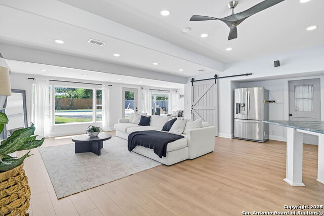 Listing photo id 7 for 530 Burnside Dr.