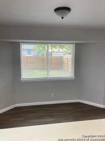 Image 4 of 14 For 1225 Churing Dr