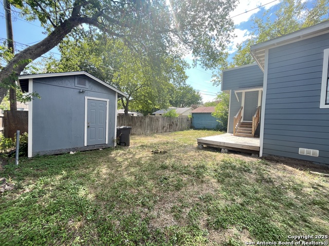 Listing photo id 11 for 118 Leming  