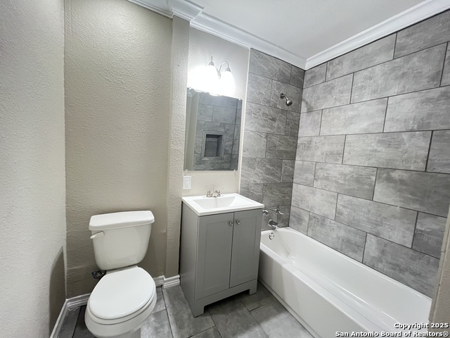 Listing photo id 4 for 118 Leming  