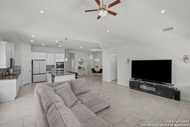 Image 19 of 30 For 1637 Cullanne