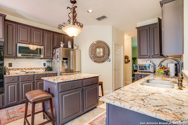 Listing photo id 9 for 4514 Shavano