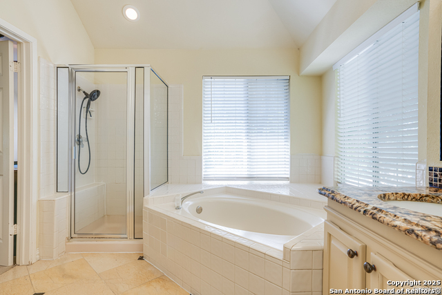 Listing photo id 12 for 4514 Shavano