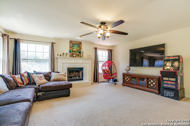Listing photo id 15 for 4514 Shavano