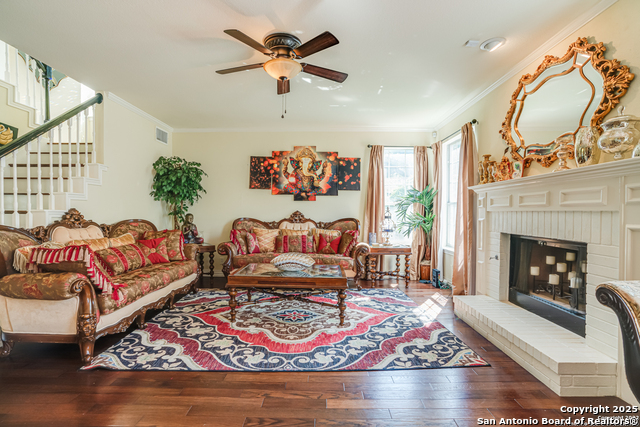 Listing photo id 3 for 4514 Shavano