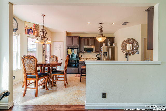 Listing photo id 5 for 4514 Shavano
