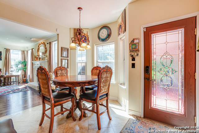 Listing photo id 6 for 4514 Shavano