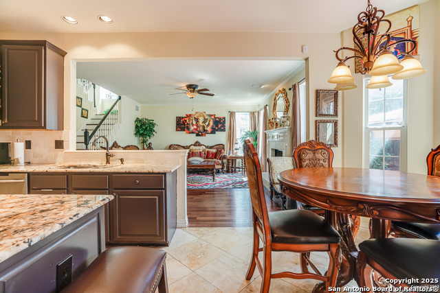 Listing photo id 7 for 4514 Shavano