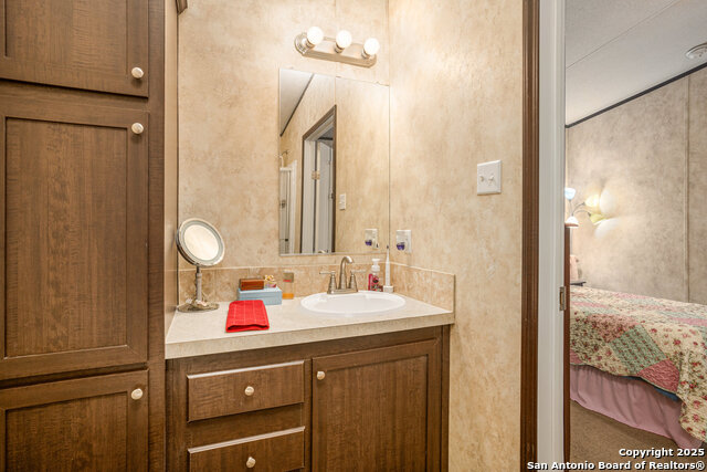 Image 22 of 36 For 12106 Grapevine