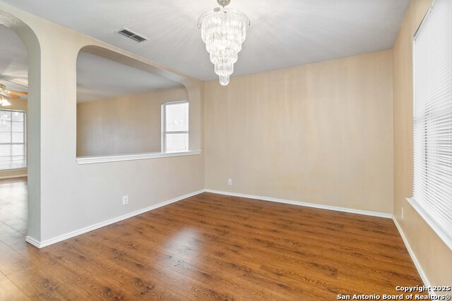 Image 11 of 39 For 5207 Wood Glen