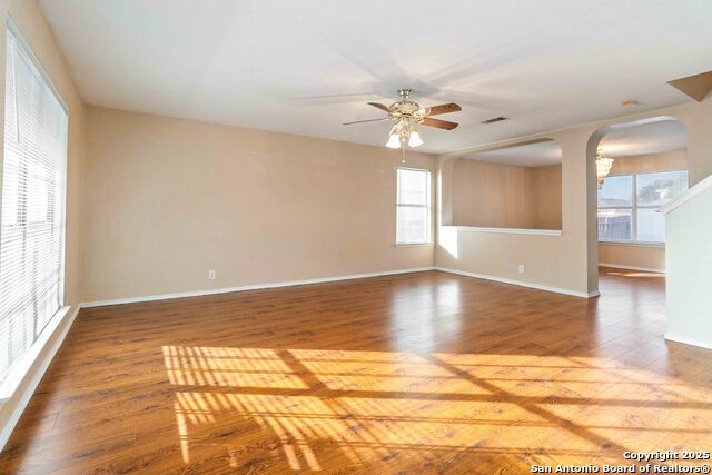Image 4 of 39 For 5207 Wood Glen