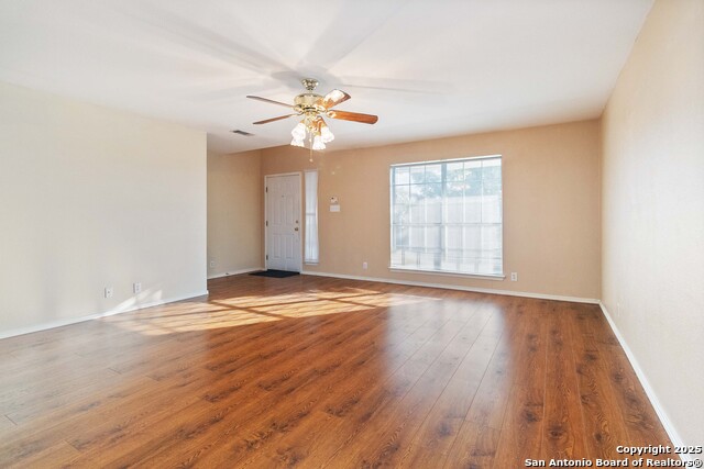 Image 6 of 39 For 5207 Wood Glen