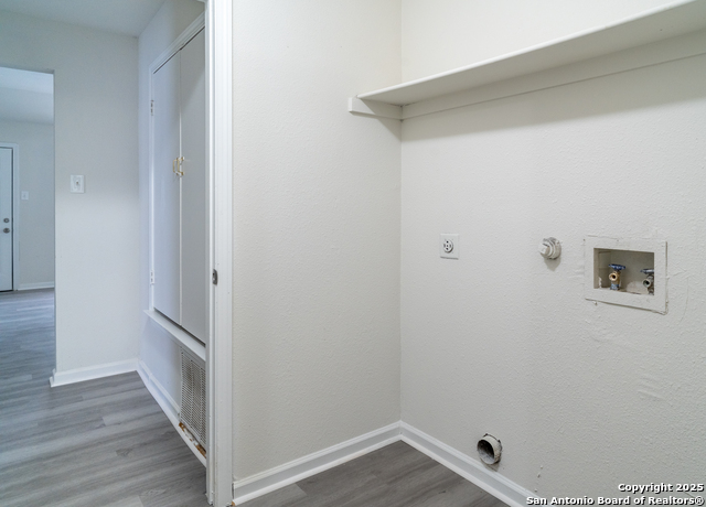 Listing photo id 9 for 8827 Dream Ave