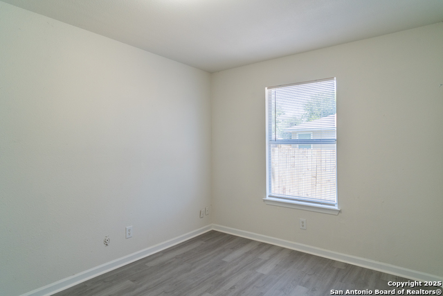 Listing photo id 10 for 8827 Dream Ave