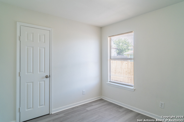 Listing photo id 11 for 8827 Dream Ave