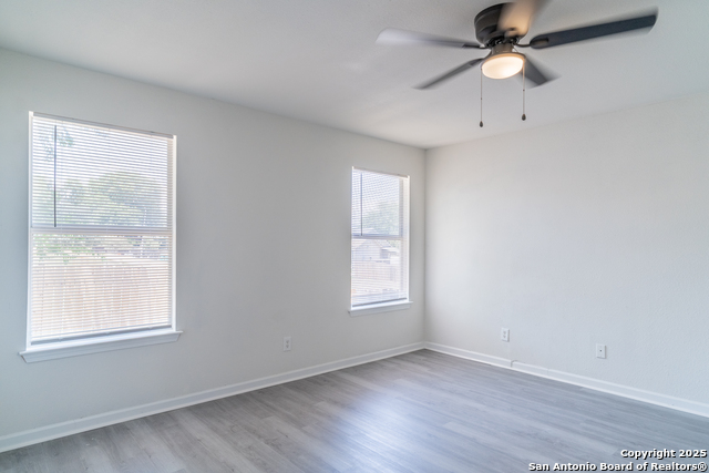 Listing photo id 12 for 8827 Dream Ave
