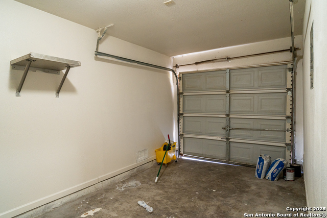 Listing photo id 17 for 8827 Dream Ave