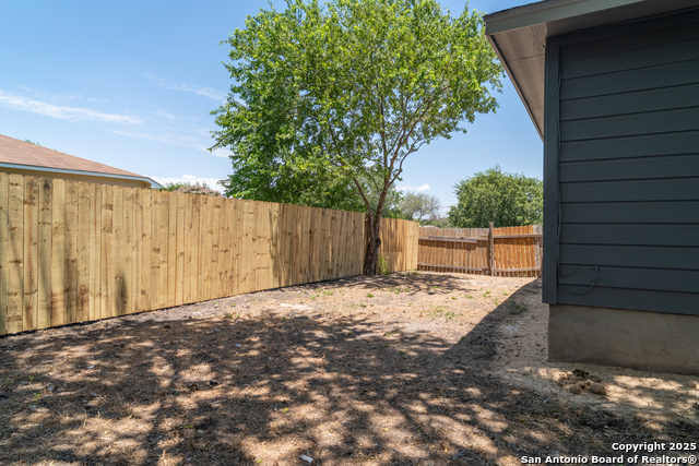 Listing photo id 19 for 8827 Dream Ave