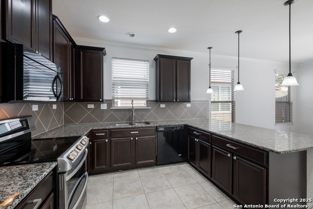 Image 4 of 11 For 8938 Victoria Lake