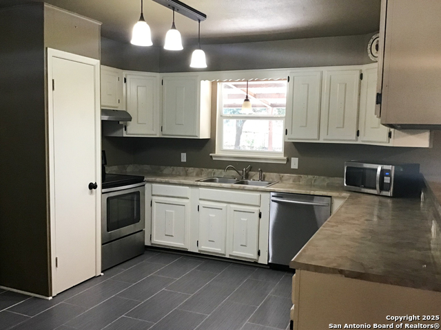 Image 5 of 11 For 75 Freeman