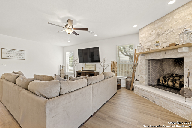 Image 7 of 23 For 139 Stone Canyon