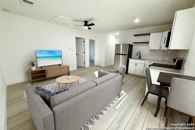 Image 6 of 23 For 2204 San Antonio W 5