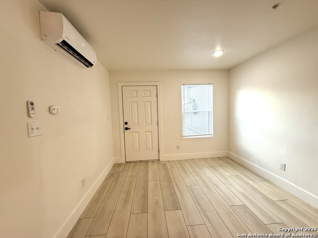 Image 6 of 23 For 2204 San Antonio W 6