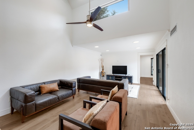 Image 6 of 27 For 11306 Shadow Path