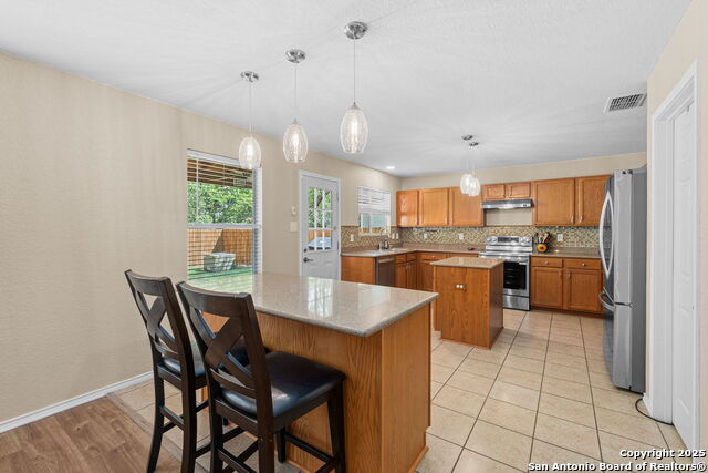 Listing photo id 8 for 11619 Greenwood Oak