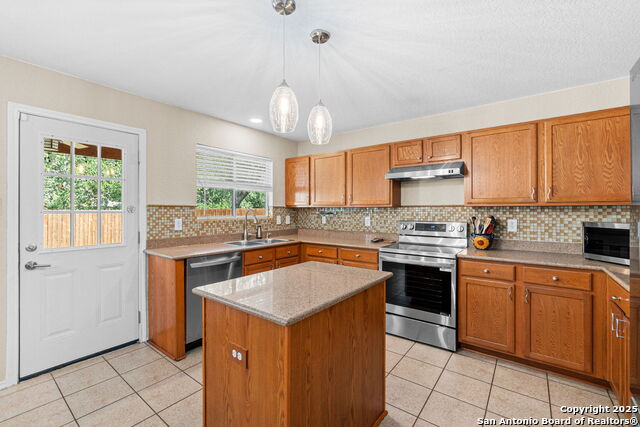 Listing photo id 9 for 11619 Greenwood Oak