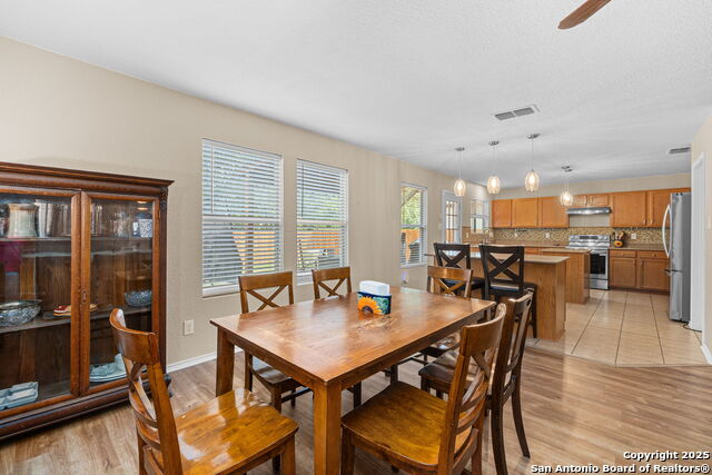 Listing photo id 10 for 11619 Greenwood Oak