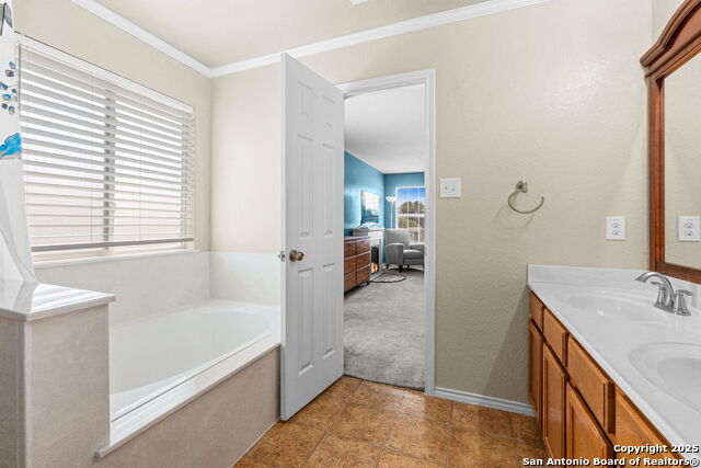 Listing photo id 12 for 11619 Greenwood Oak