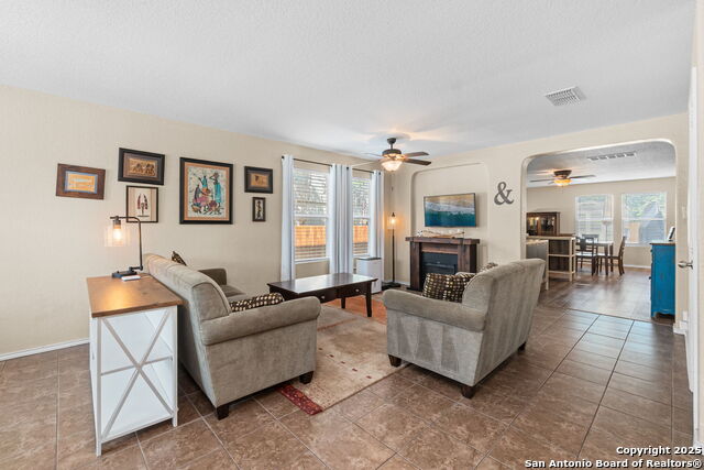 Listing photo id 2 for 11619 Greenwood Oak