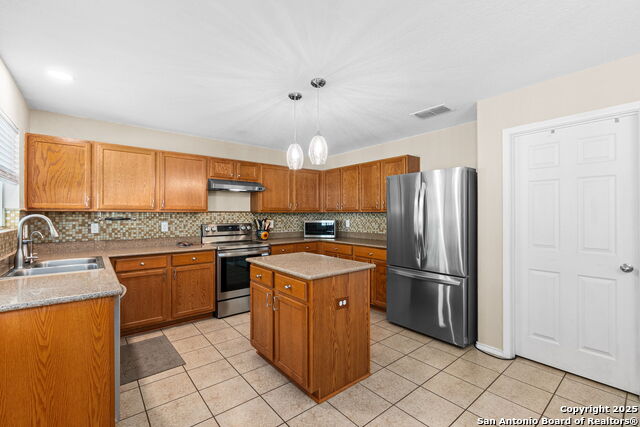 Listing photo id 6 for 11619 Greenwood Oak