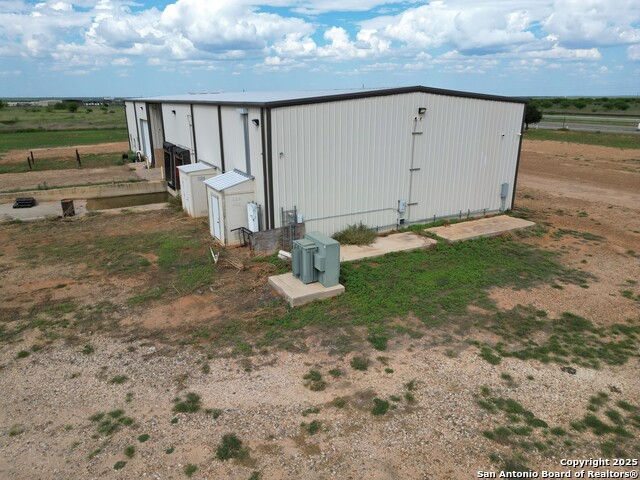 Image 12 of 50 For 13688 I-35 S