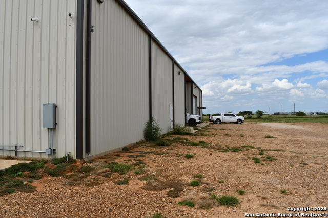 Image 19 of 50 For 13688 I-35 S