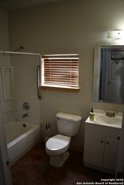 Image 26 of 50 For 13688 I-35 S