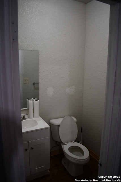 Image 31 of 50 For 13688 I-35 S